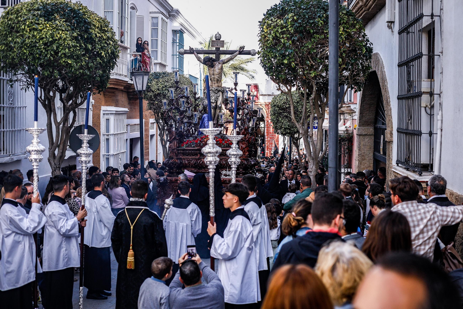 Imágenes de la salida de Desamparados en la Semana Santa de San Fernando 2025