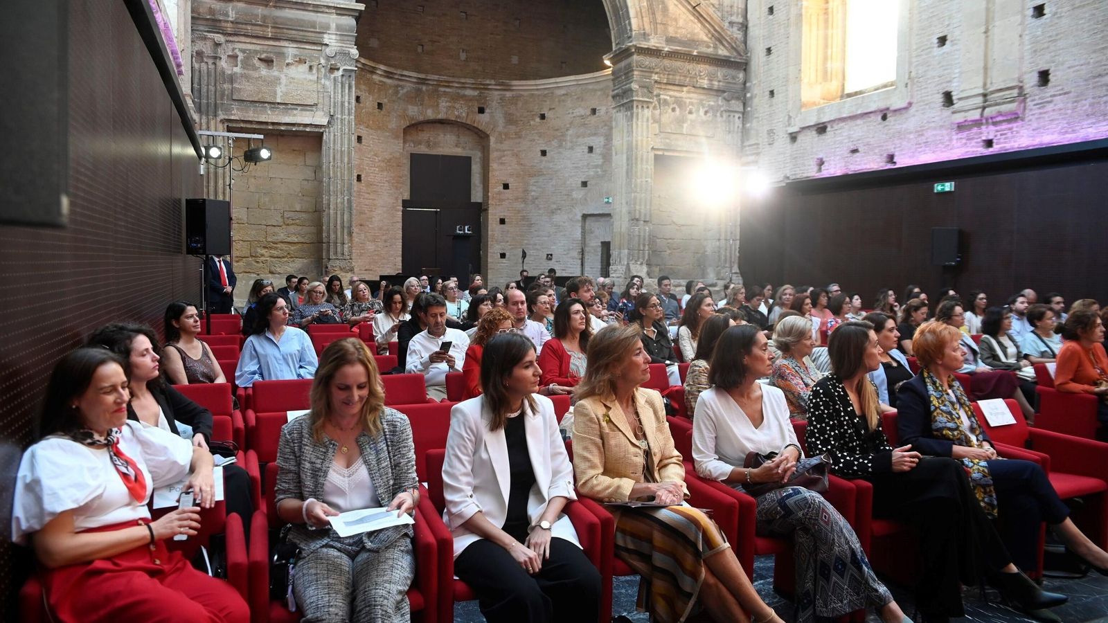 Público asistente al congreso 'Creciendo juntas' de Deoleo.