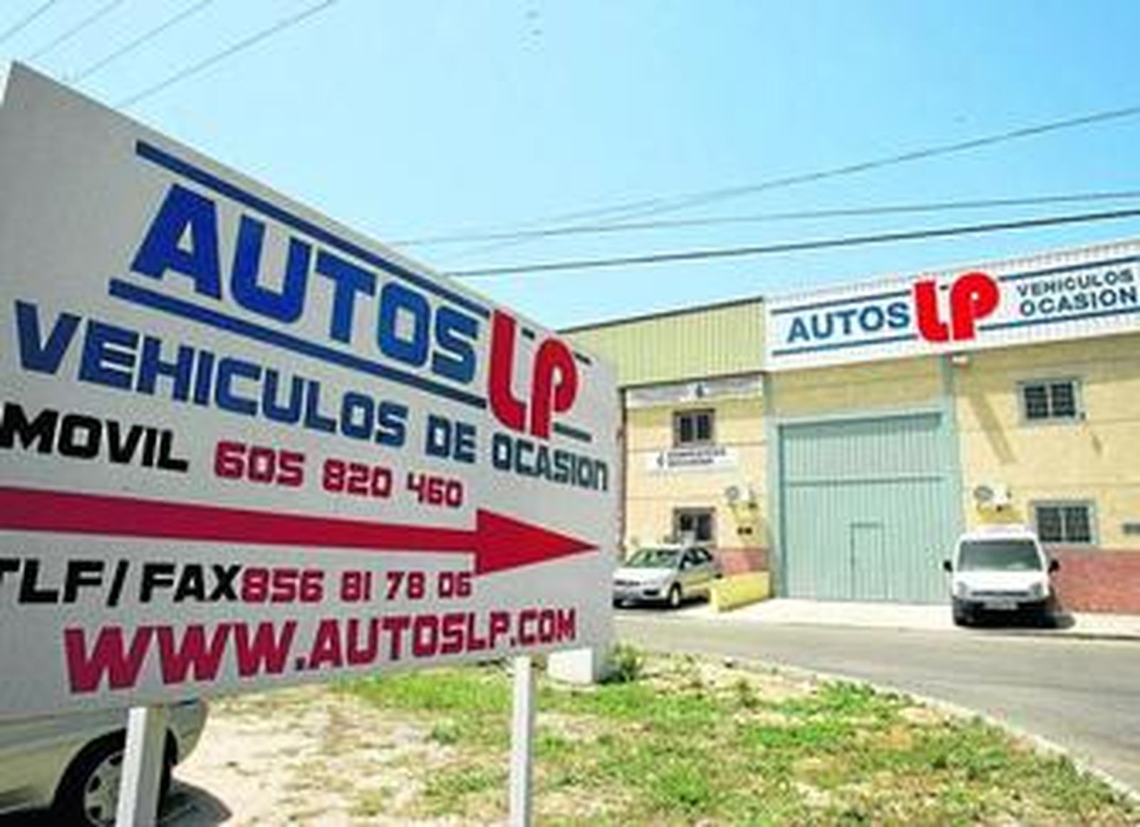 Vista del establecimiento de venta de coches donde ha intervenido la Guardia Civil.