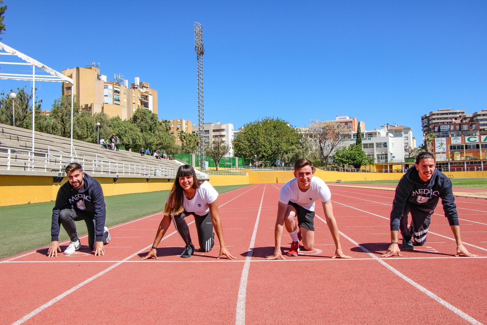 Alumnos del Grado Superior en Acondicionamiento Físico durante una clase práctica en Instituto MEDAC.