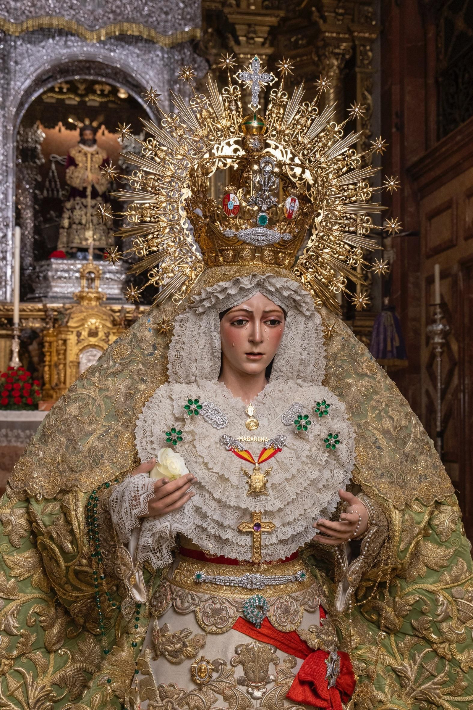 La Macarena, repuesta al culto tras la intervención de Pedro Manzano.