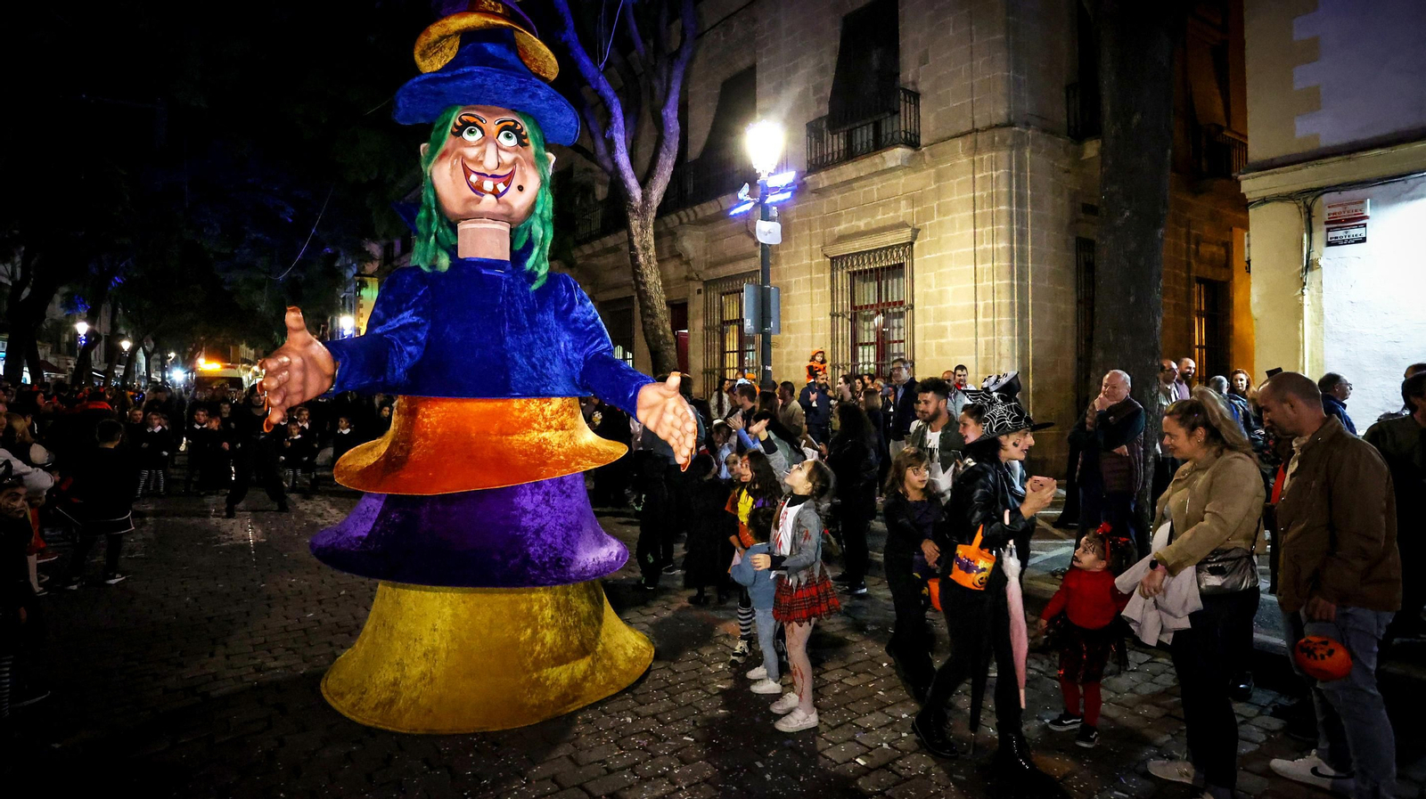 Búscate en la cabalgata de Halloween de Jerez