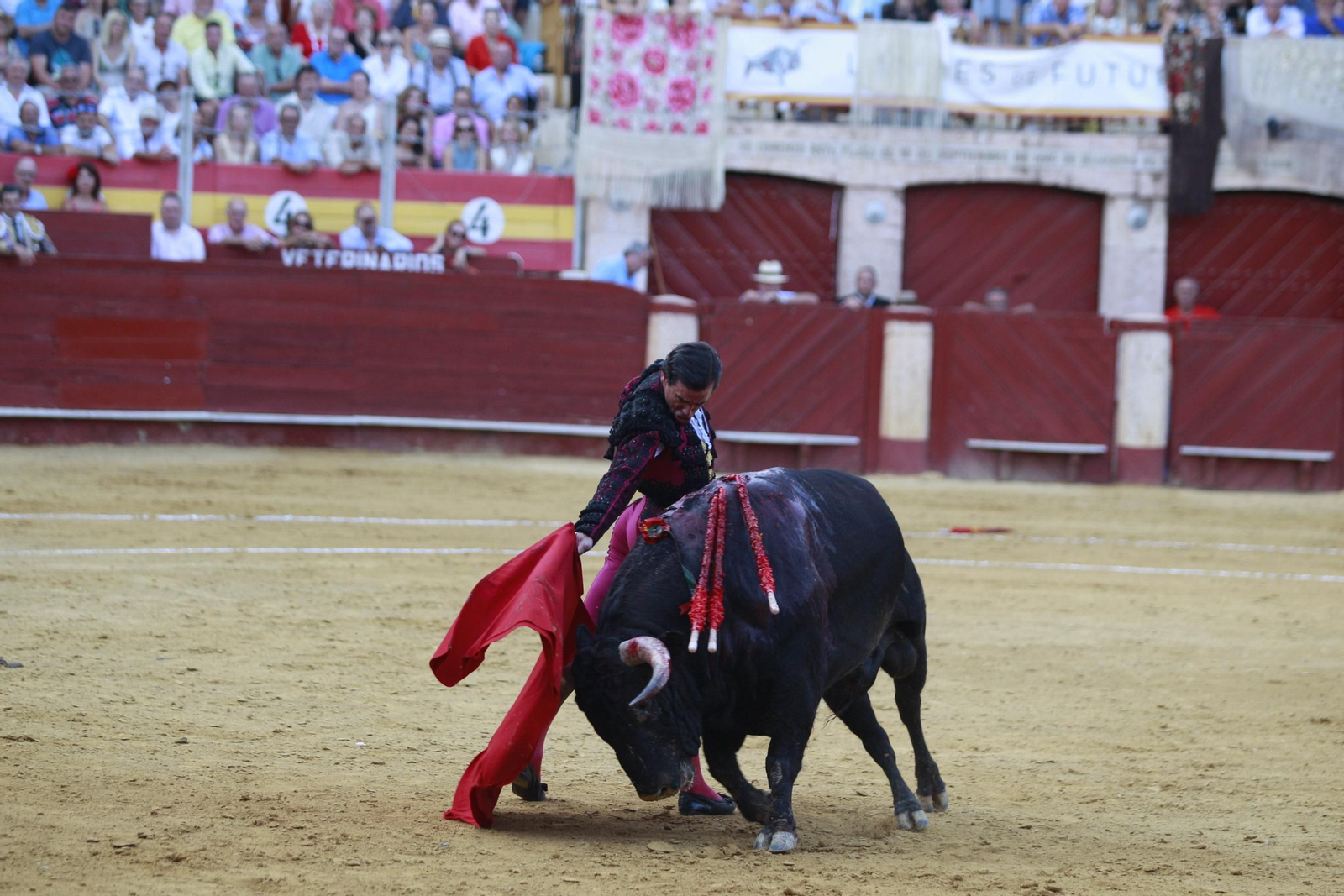La despedida del torero Enrique Ponce de la Feria de Almería 2024, en imágenes