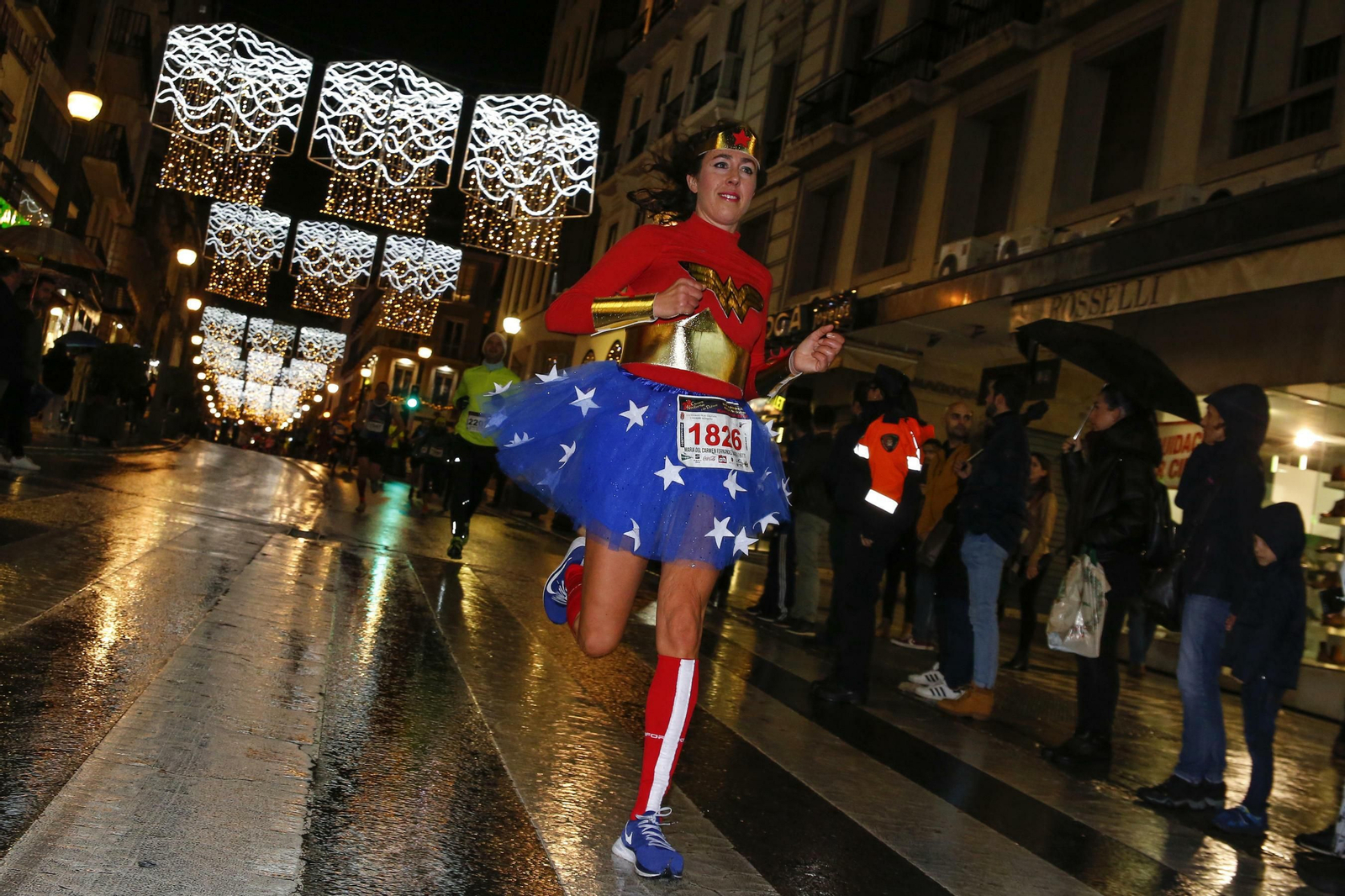 Las imágenes de los mejores disfraces en la Carrera de la Suerte de Granada