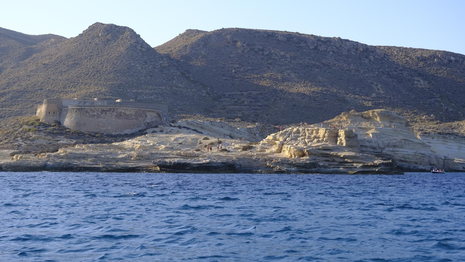 Una jornada con el servicio marítimo de la Policía Local de Níjar, en imágenes