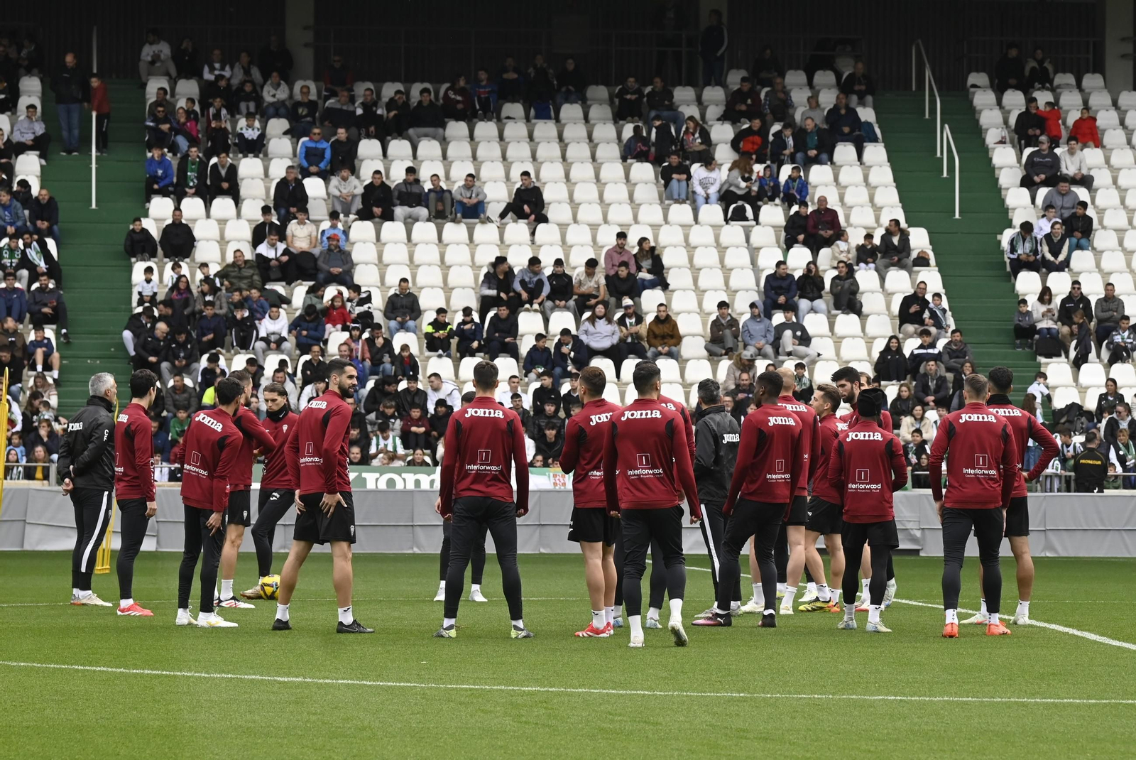 El Córdoba CF se deja querer por su afición en el Día de Andalucía