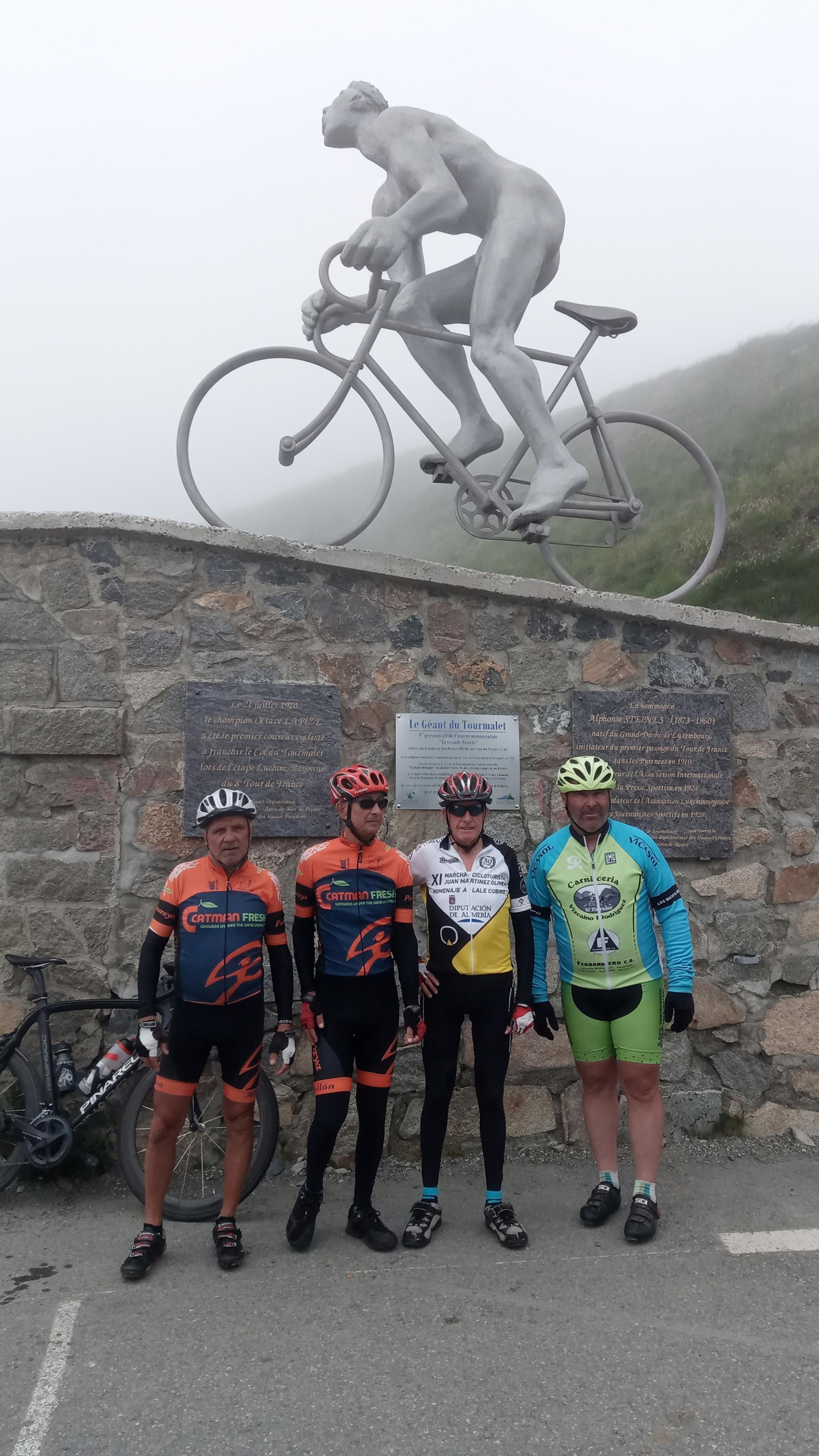 Fotogalería de la Transpirenaica de cuatro almerienses.