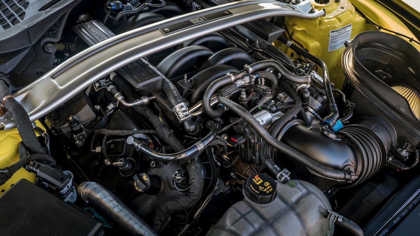 El motor, V8 de aluminio, tiene refrigeración reforzada, como las cajas de cambios manual y automática.