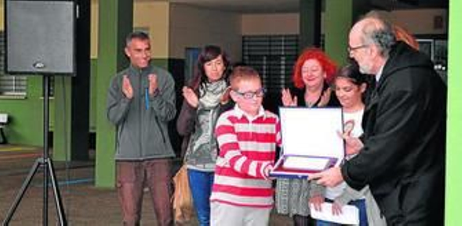 Un instante de la entrega del reconocimiento de Save the children.