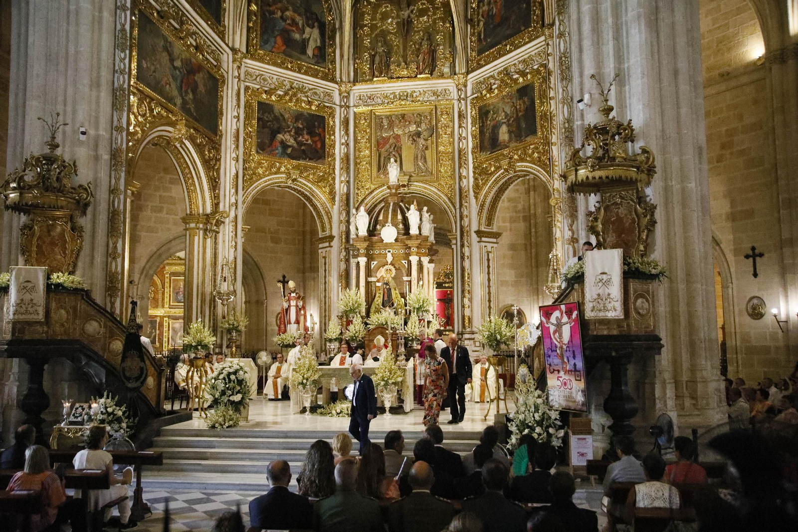 Las imágenes de la santa misa estacional presidida por el obispo de Almería, con la interpretación de Anacrusa