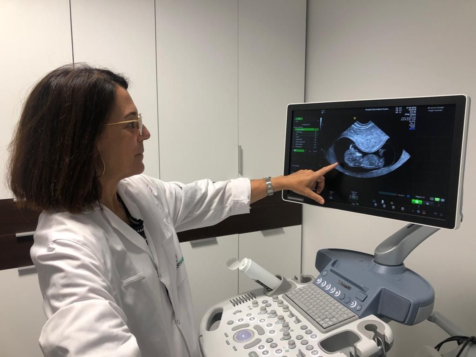 La doctora Encarna Santana Verano, ginecóloga del Hospital Quirónsalud Huelva.