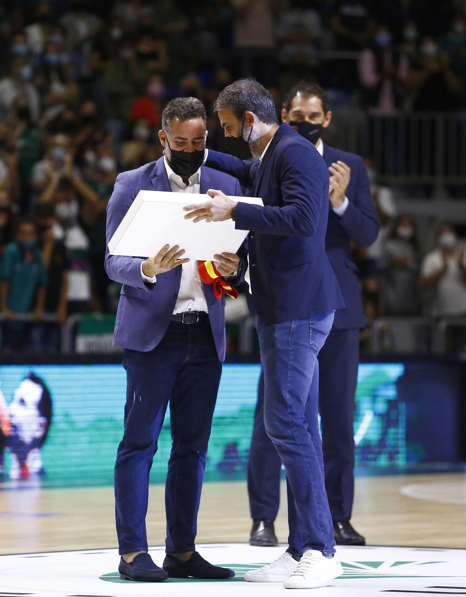 La retirada de la camiseta de Carlos Cabezas, en fotos
