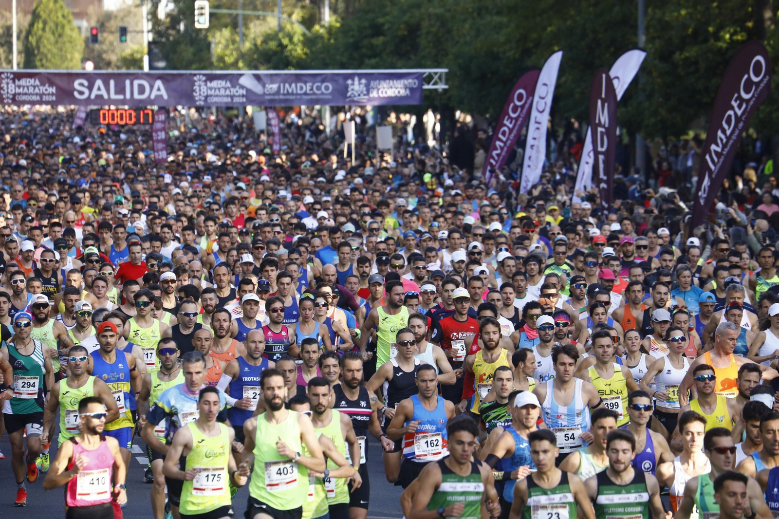 Las mejores fotos de la salida de la Media Maratón de Córdoba 2024
