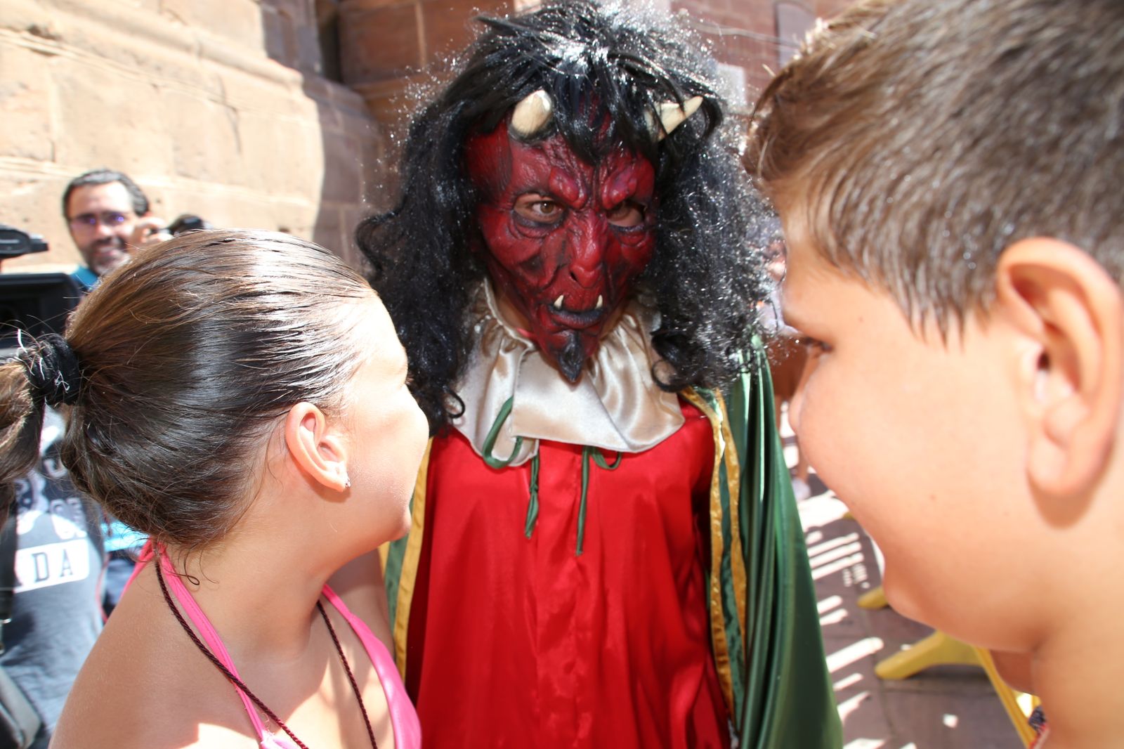 La suelta de la Diablilla en Montoro y sus tirones de pelo, en imágenes