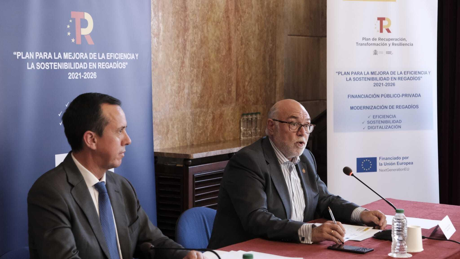 Reunión del subdelegado del Gobierno y SEIASA.