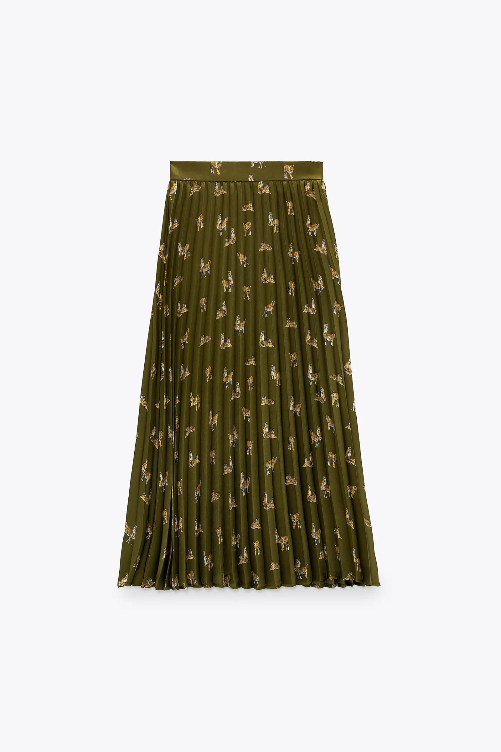 Falda midi con estampado salvaje de Zara.