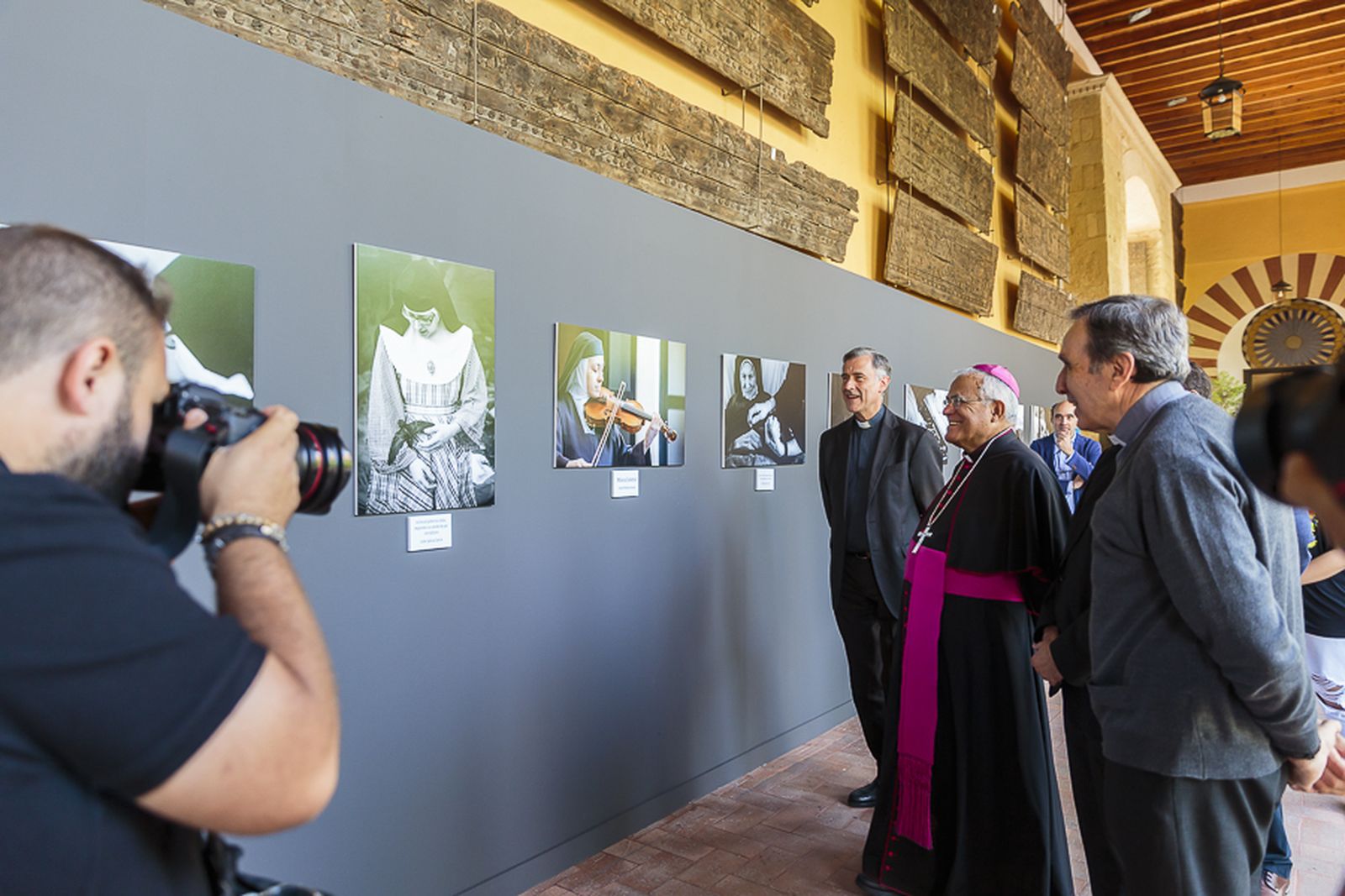 La exposición 'Ventanas al cielo. Dentro de la clausura' de Córdoba, en imágenes