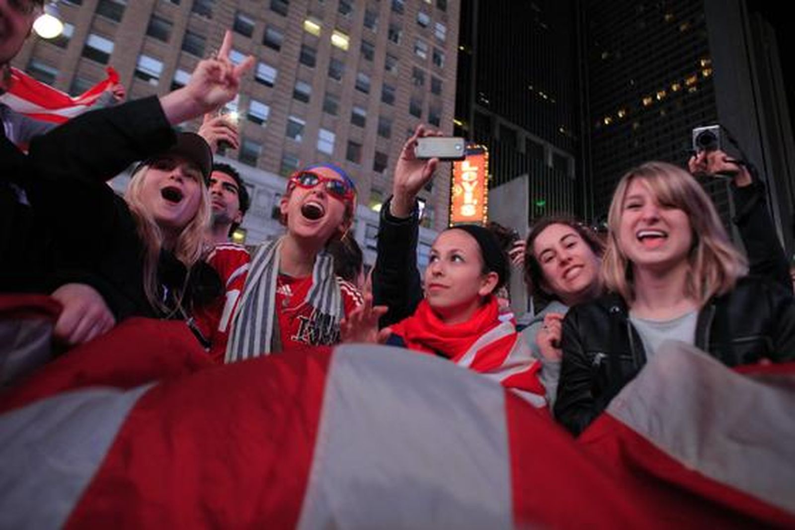 Fiesta en las calles de Washington y Nueva York por la muerte del líder de Al Qaeda.

Foto: AFP/Reuters/EFE