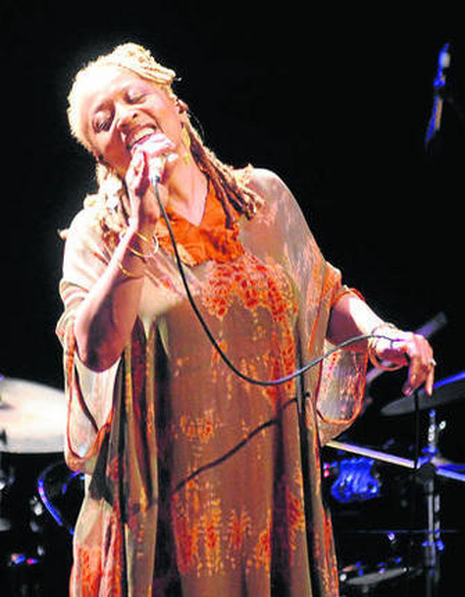 Cassandra Wilson, comedida