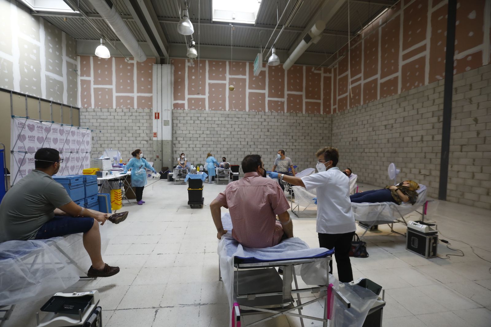 La campaña de donación de sangre en el centro comercial El Arcángel, en imágenes