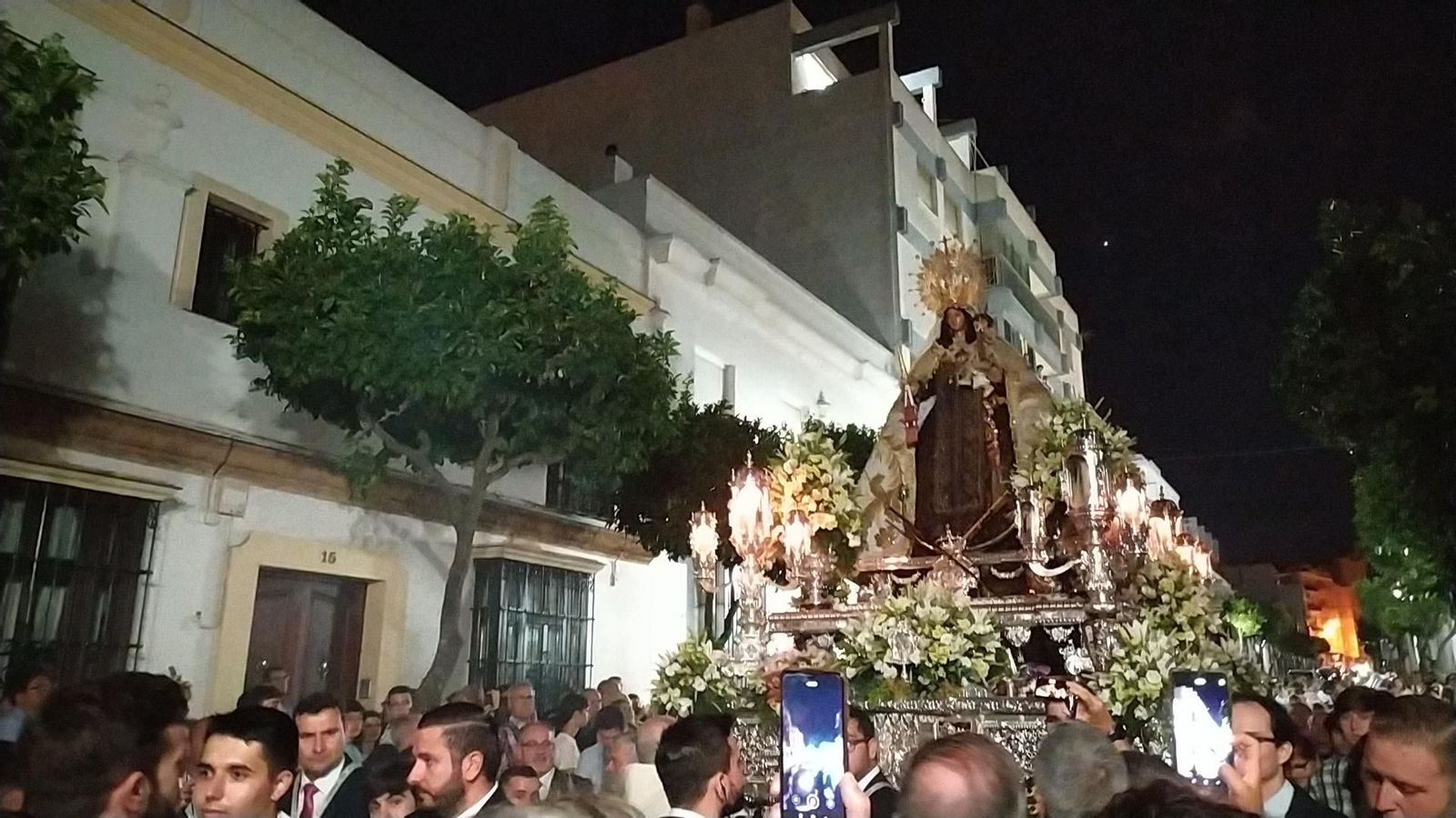 La peregrinación de la Virgen del Carmen en San Fernando, en imágenes