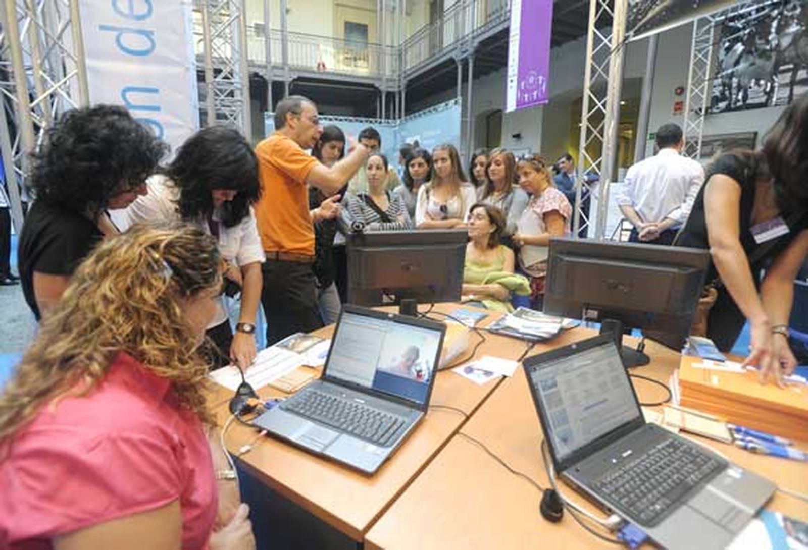 Diputación asiste a los ayuntamientos para la prestación de 82 trámites desde internet