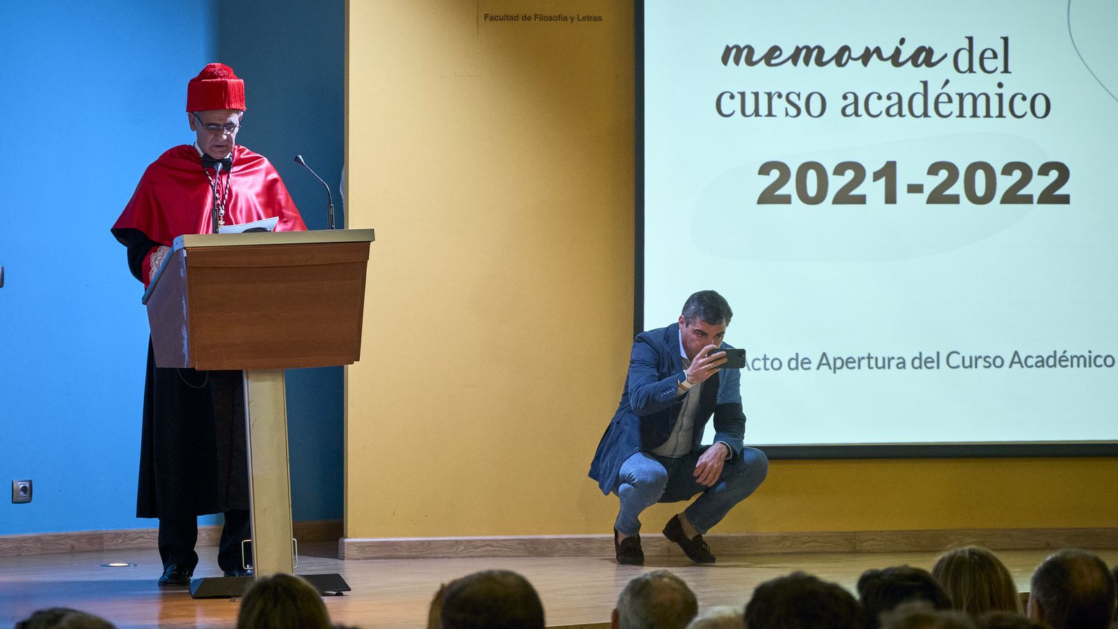 Ceremonia de apertura del curso de la UCA en el aula magna de la Facultad de Filosofía y Letras.
