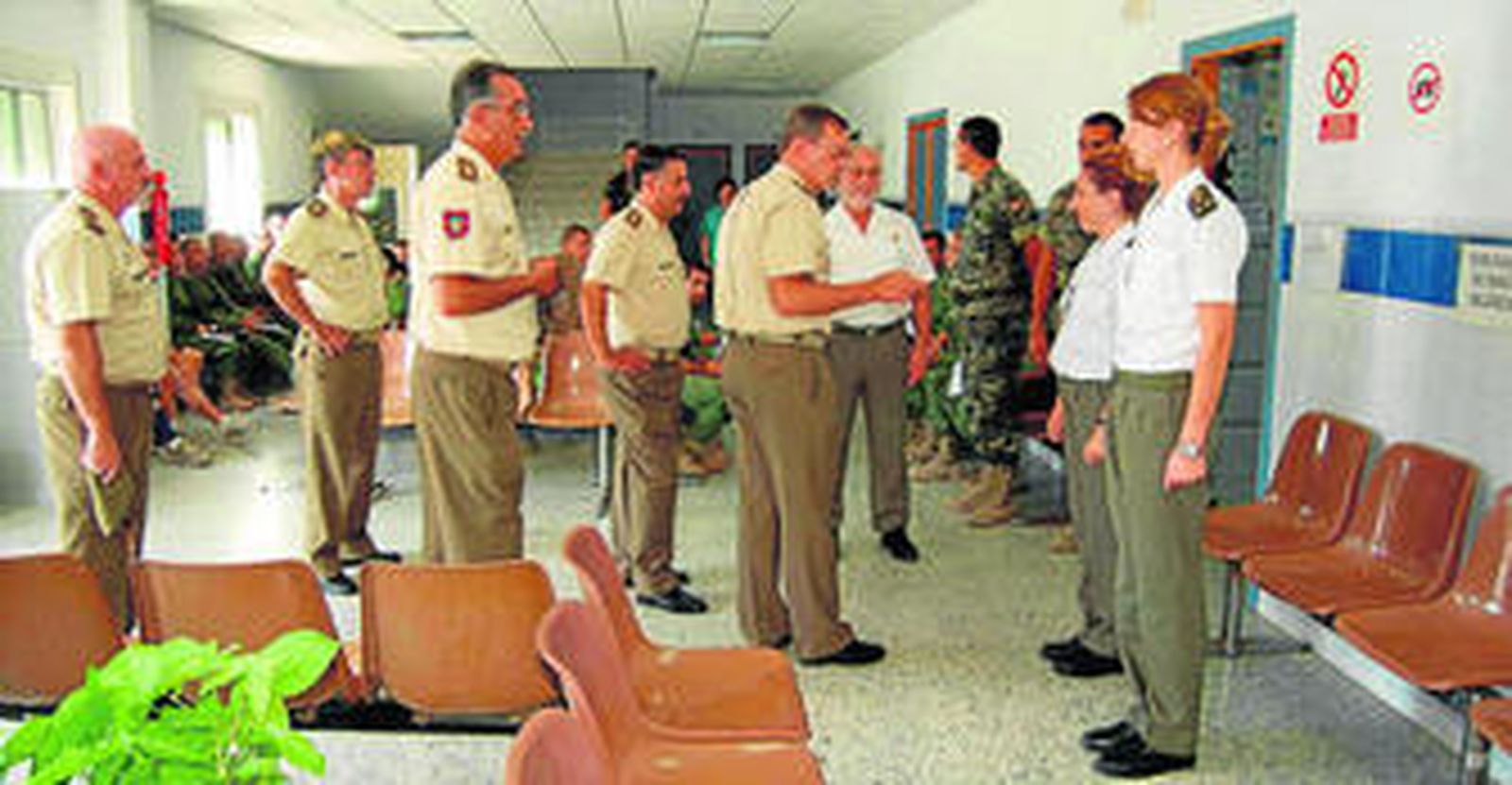 Momento de la visita del director de Enseñanza del Ejército al CEFOT-2.