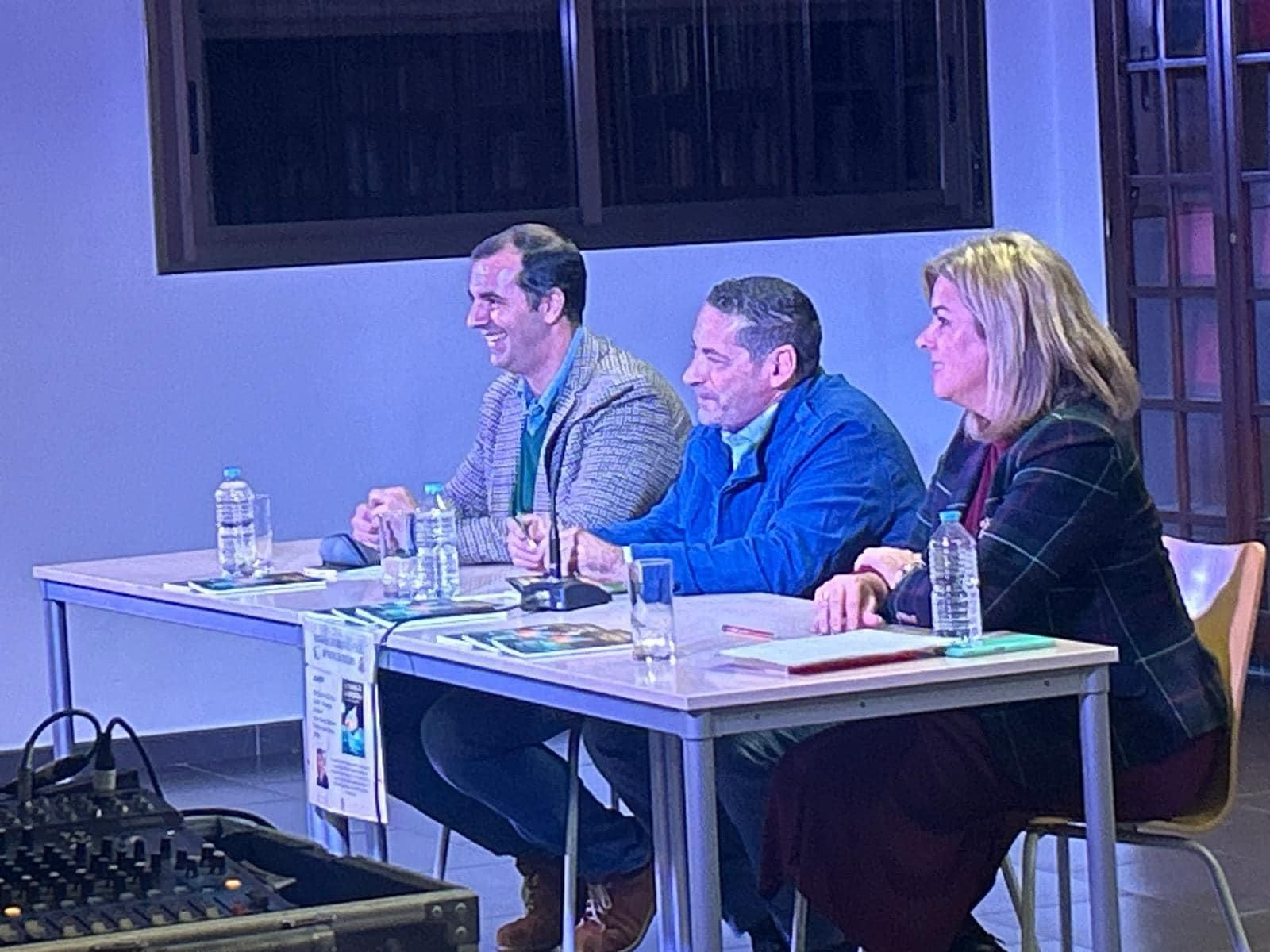 Presentación del libro en la Biblioteca Municipal de Trigueros.