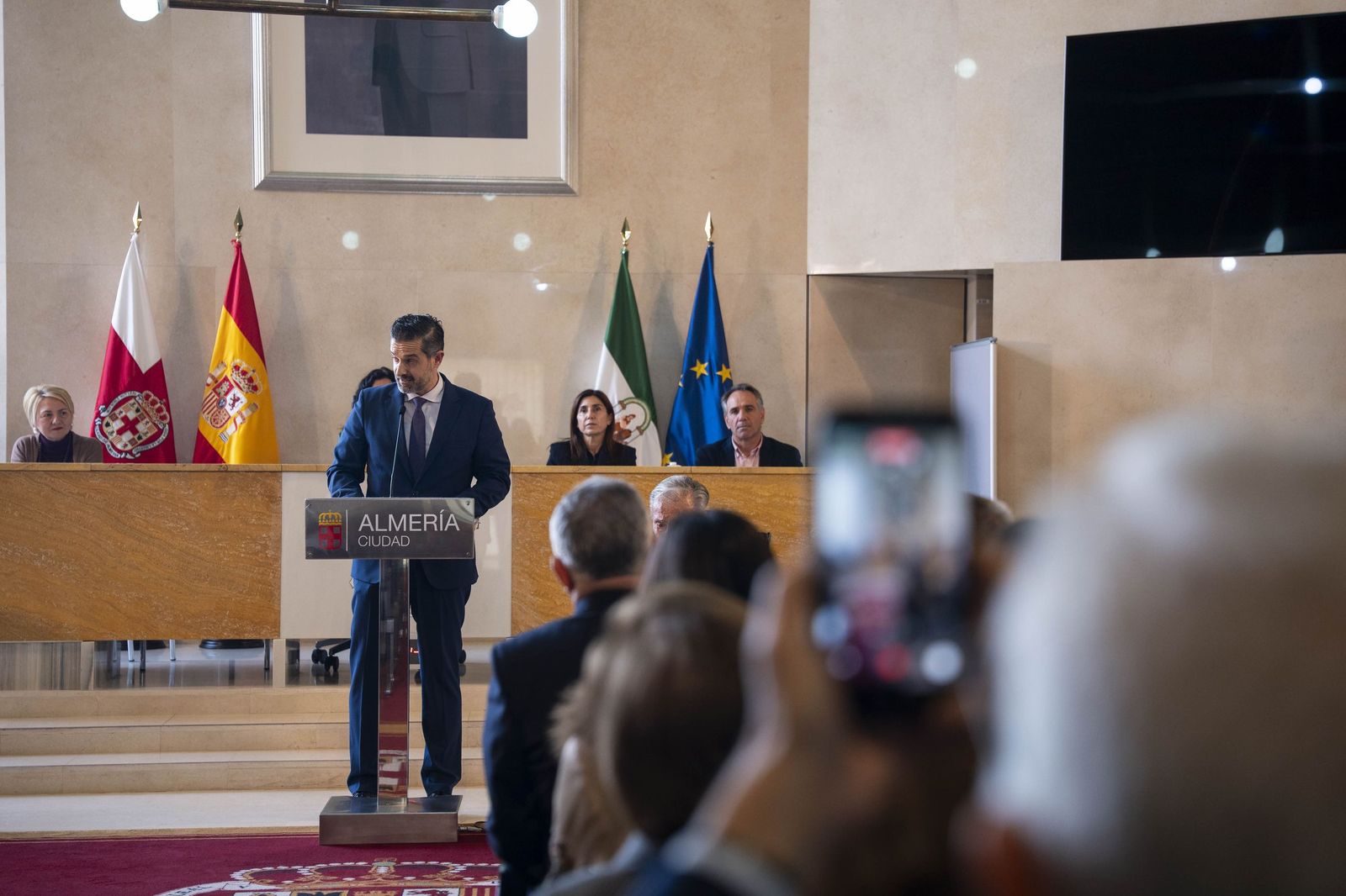 La galería del Escudo de Oro de la Ciudad de Almería a Juan Rigaud