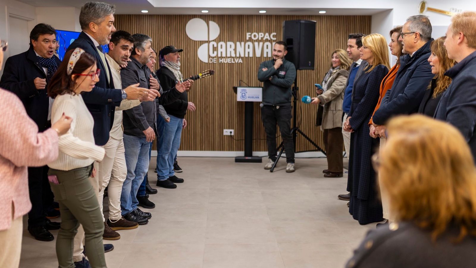 Actuación durante la inauguración de la nueva sede de la FOPAC.