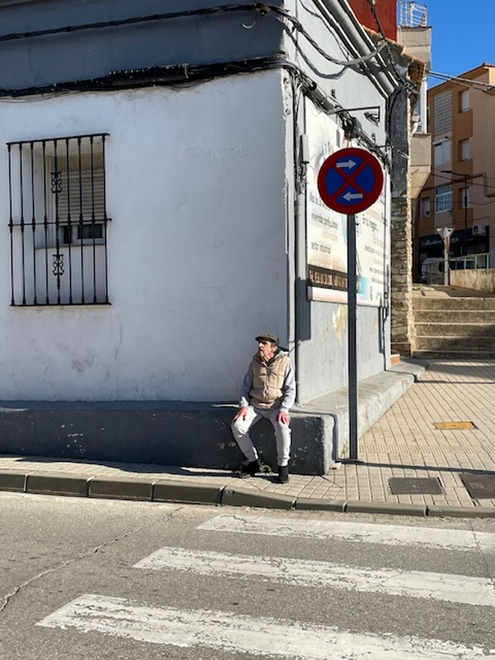 El poyete donde se concibió la peña El Chumbo