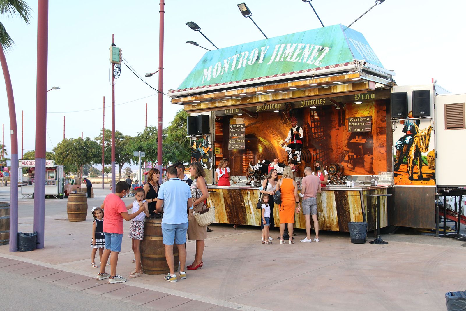 Primer día de cacharricos en una reducida Feria de Almería 2021