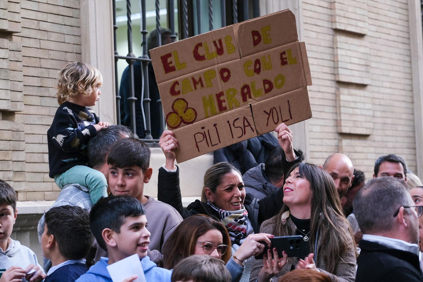 Fotos del Heraldo de los Reyes Magos en la recogida de llaves de la ciudad