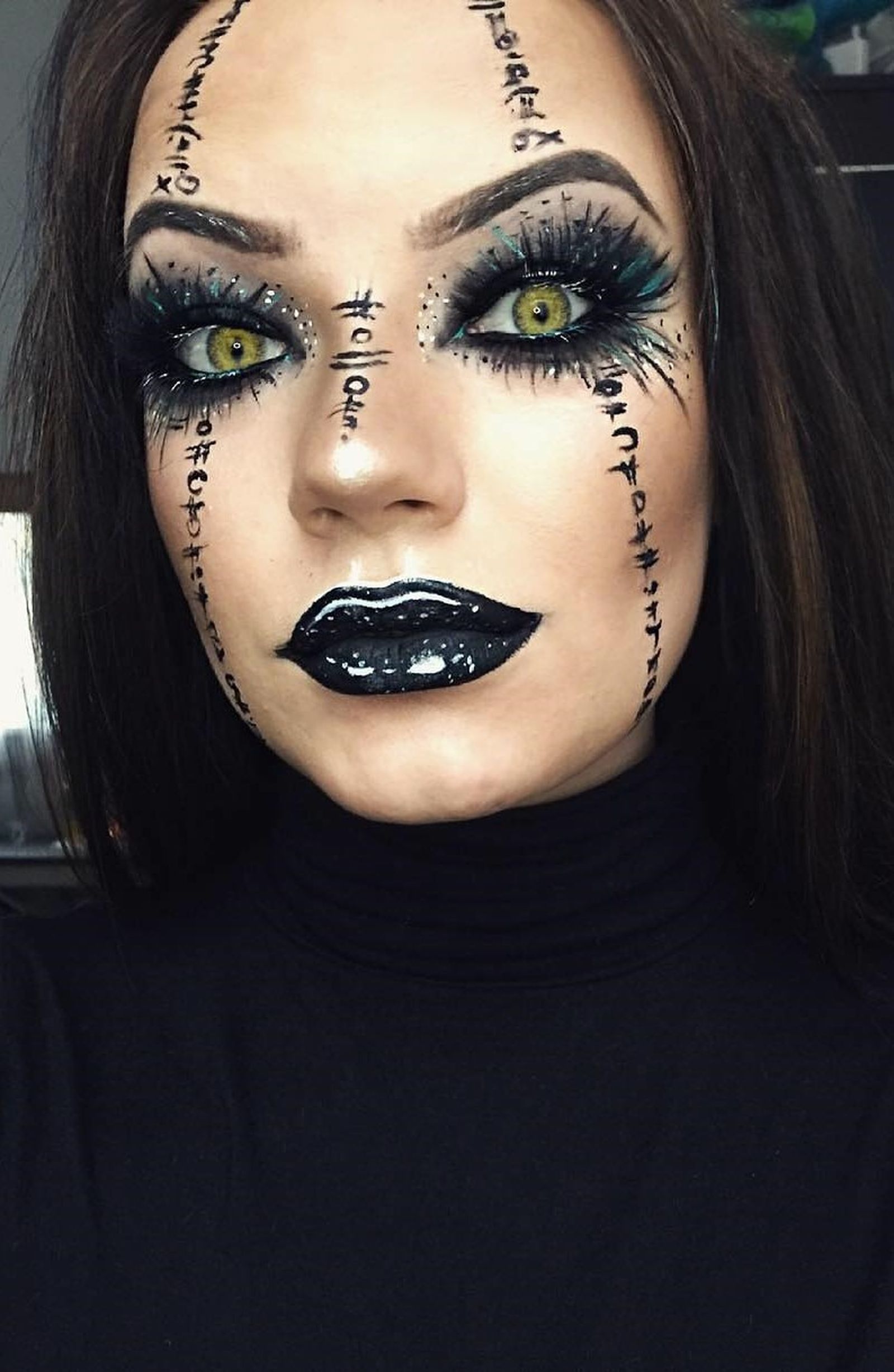 Maquillaje siniestro perfecto para disfraces de momia o bruja, de @wiktoria_hoffman