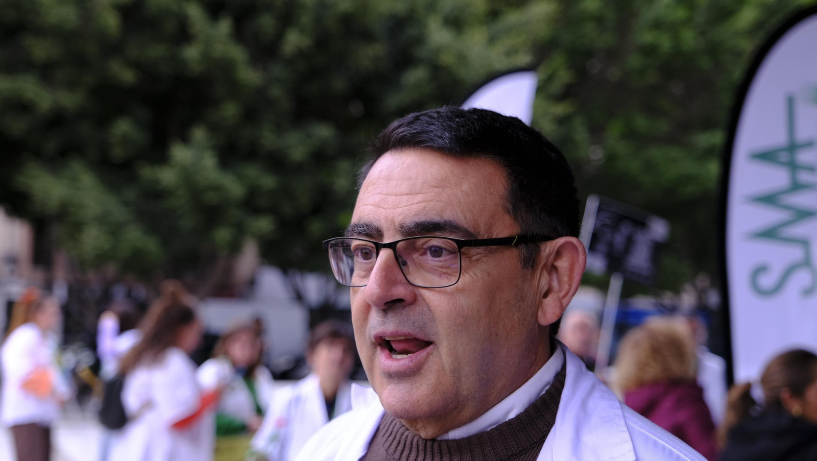 Los médicos de Almería se manifiestan contra el nuevo estatuto, en imágenes