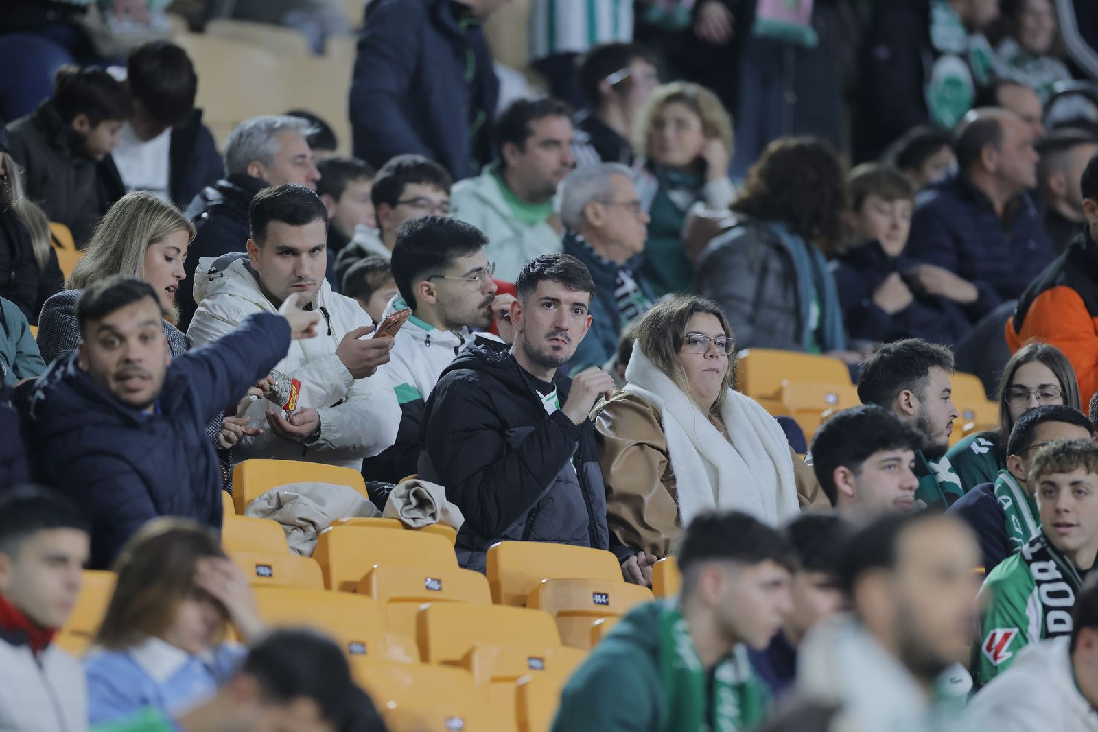 Búscate en las fotos del Betis - Elche