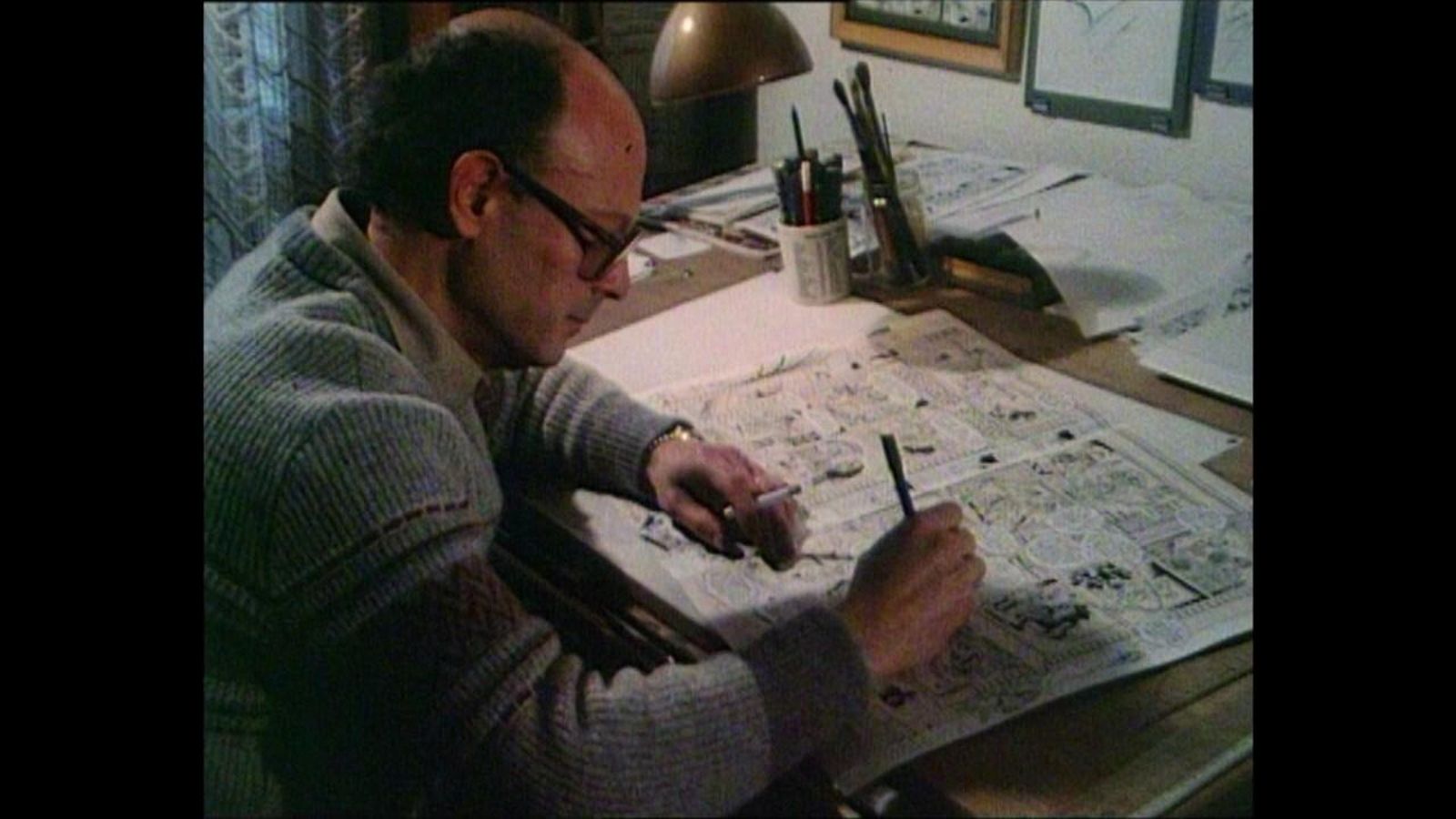 Ibáñez en su mesa de trabajo