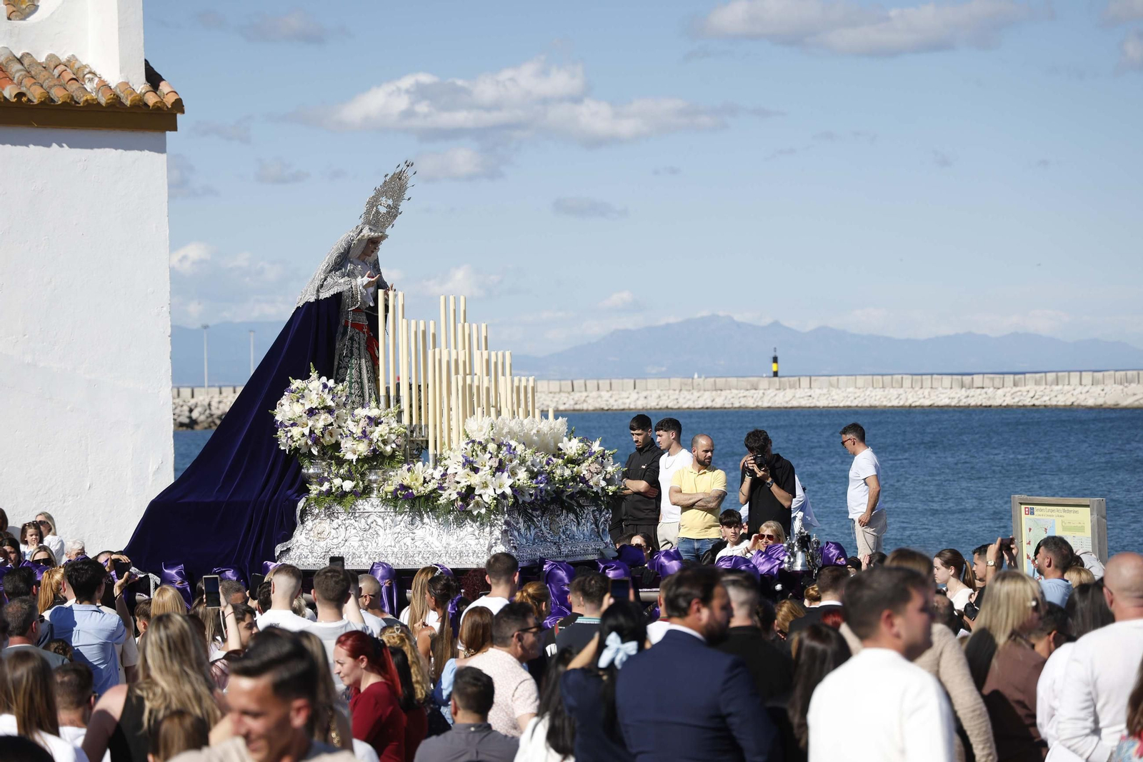 Fotos del Viernes Santo en La Línea: Cristo del Mar, Soledad y Santo Entierro, Cristo del Amor y Amargura