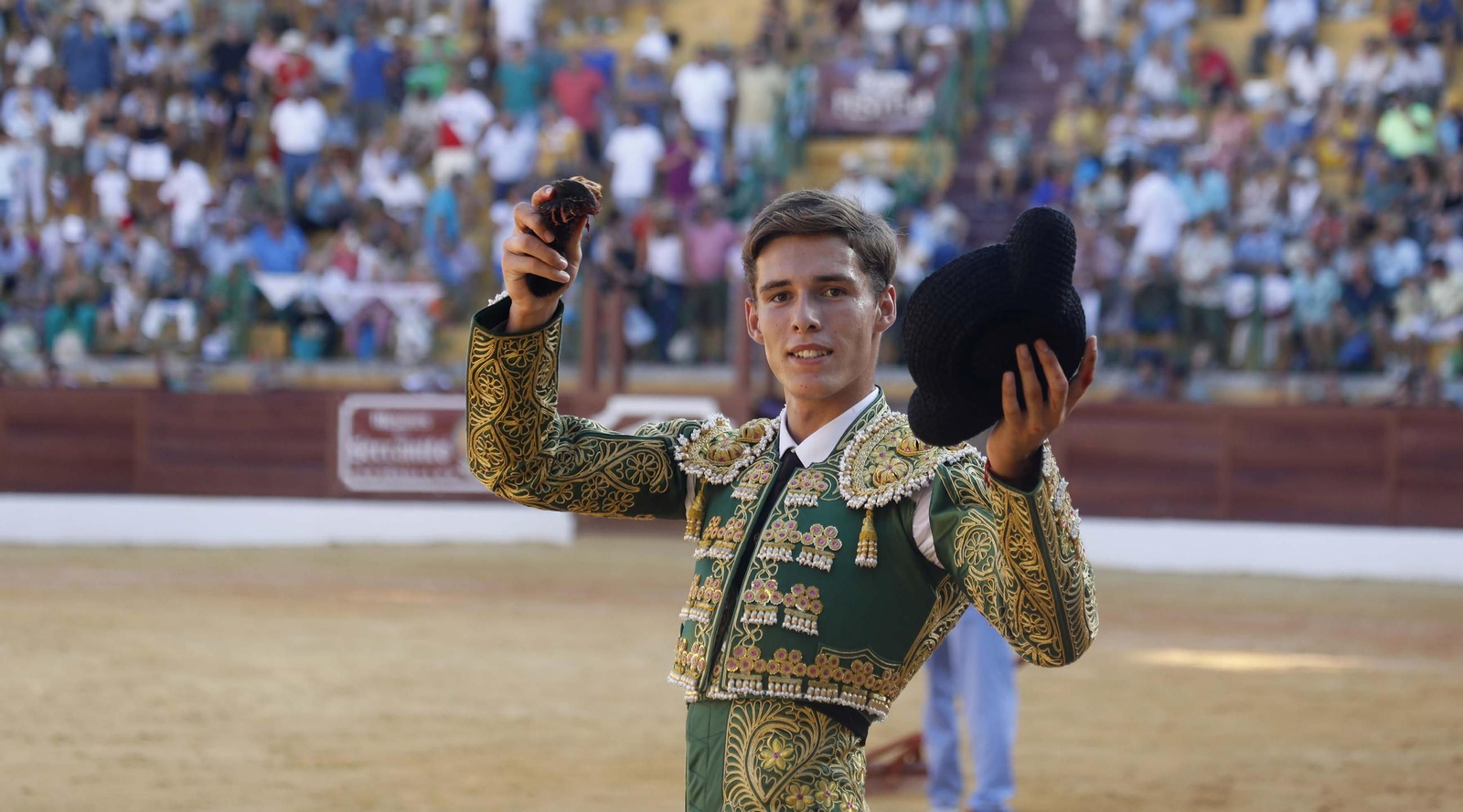 Las fotos de la primera semifinal del ciclo de novilladas de las Escuelas de Tauromaquia de Andalucía en La Línea