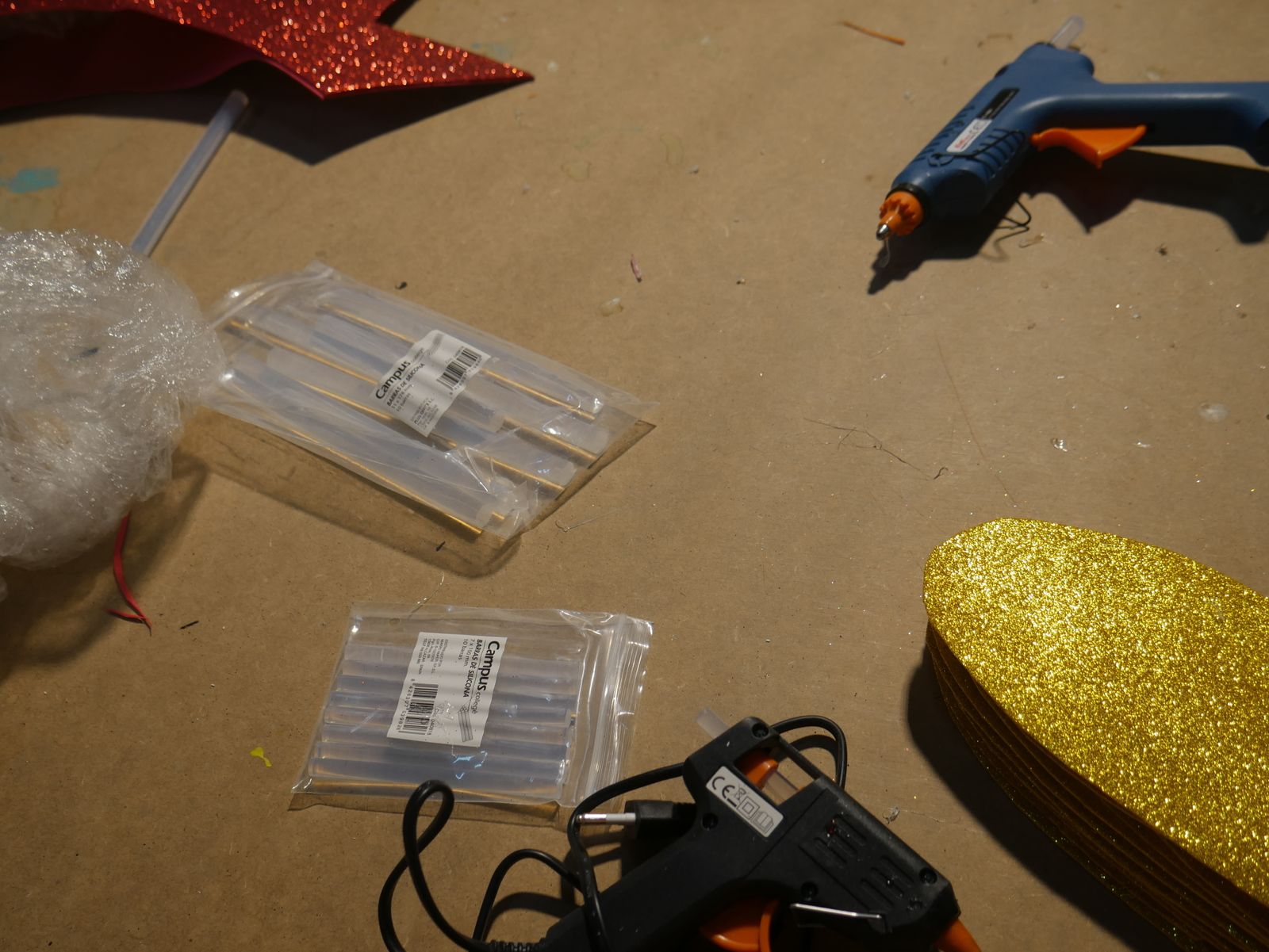 Imágenes de la elaboración de las carrozas tradicionales de Canjáyar