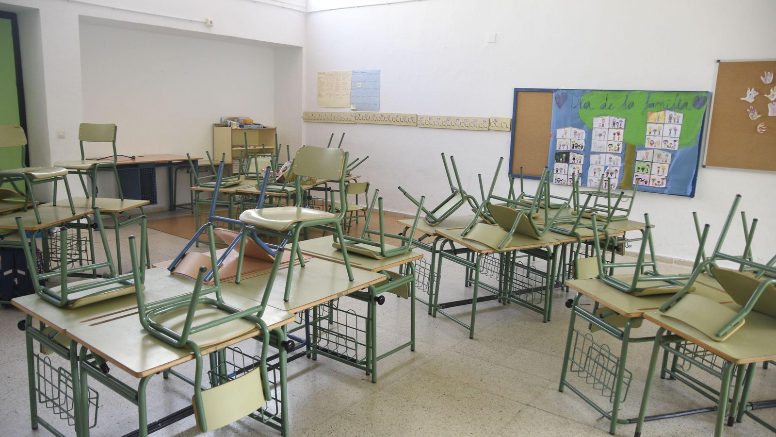 Aula vacía de un centro educativo tras la finalización del curso.