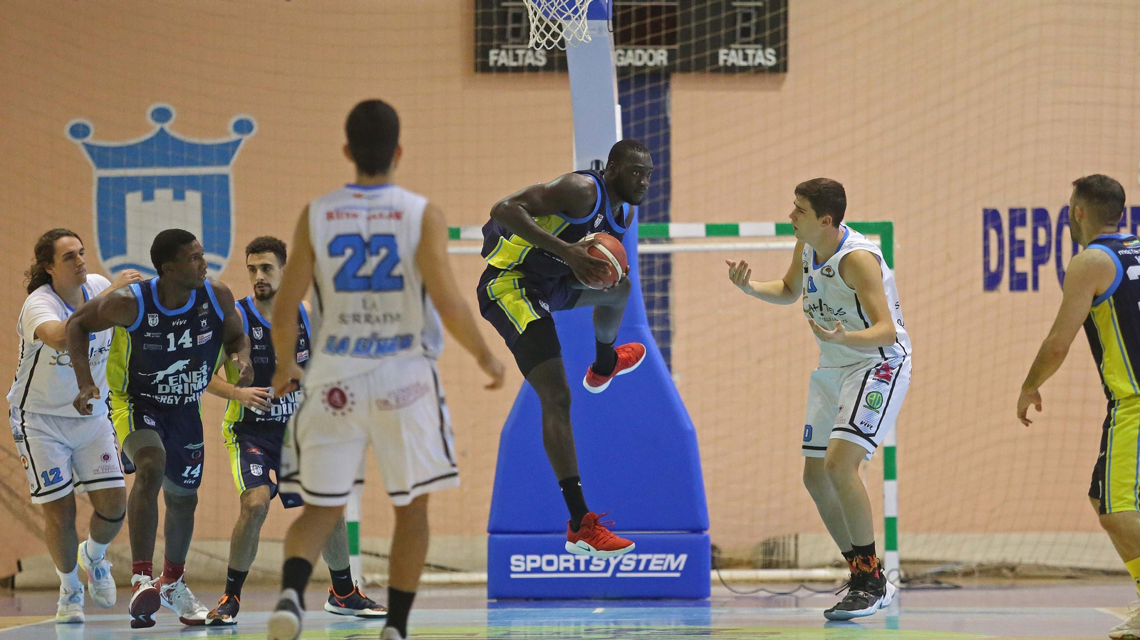 Las mejores fotos del UDEA - ULB de la Copa Diputación