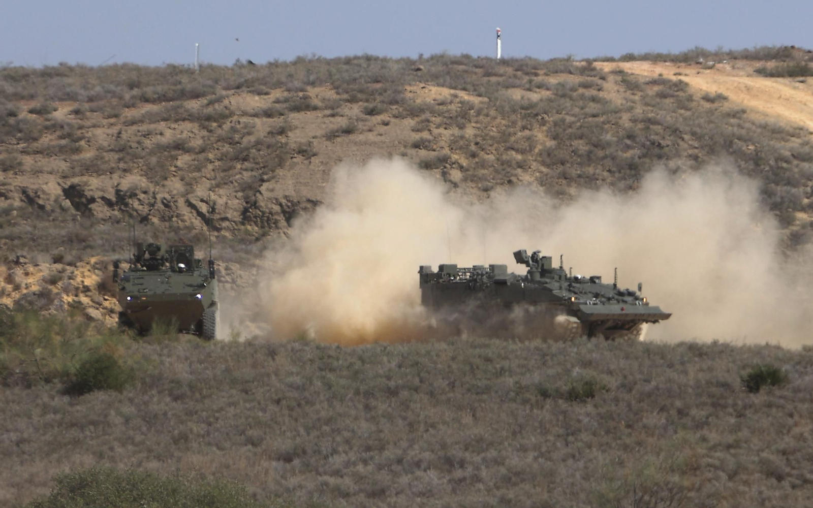 La visita de la ministra de Defensa a la fábrica De Santa Bárbara en imágenes