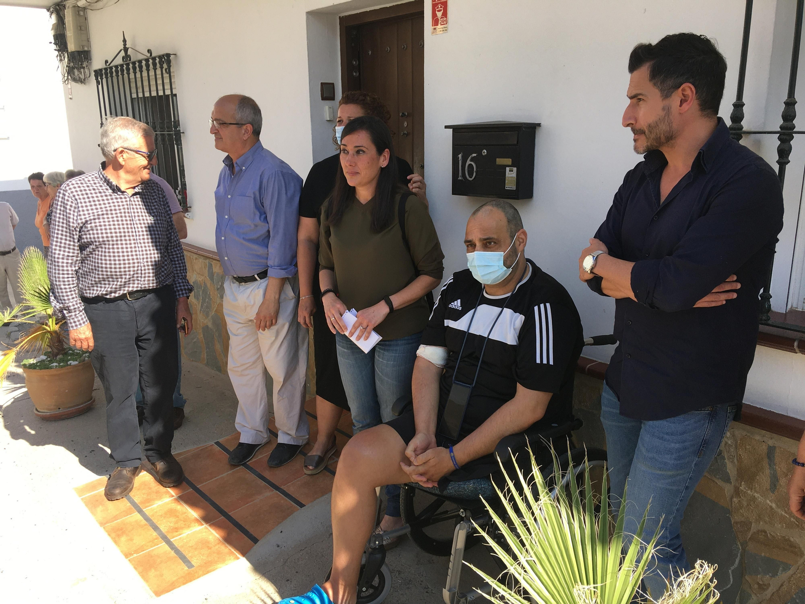 Rocío Arrabal y Fran Fernández en un encuentro con vecinos de La Granja
