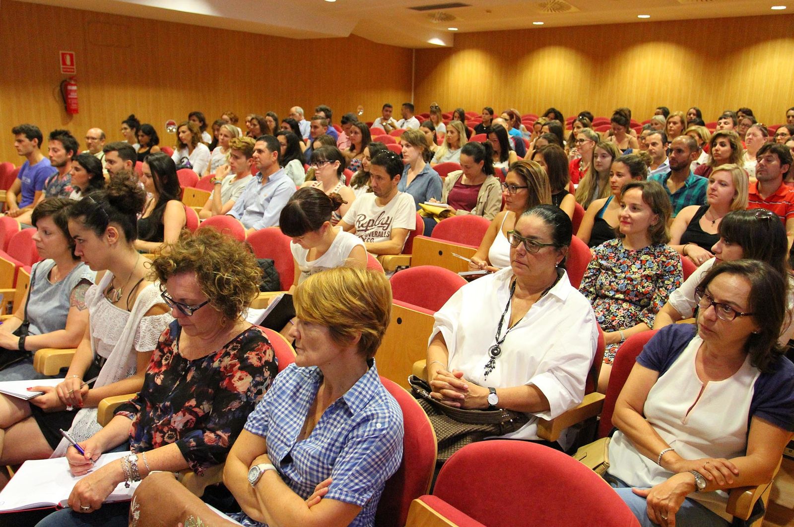 Imágenes de la bienvenida a los más de 70 Auxiliares de Conversación para centros educativos bilingües de la provincia de Huelva .