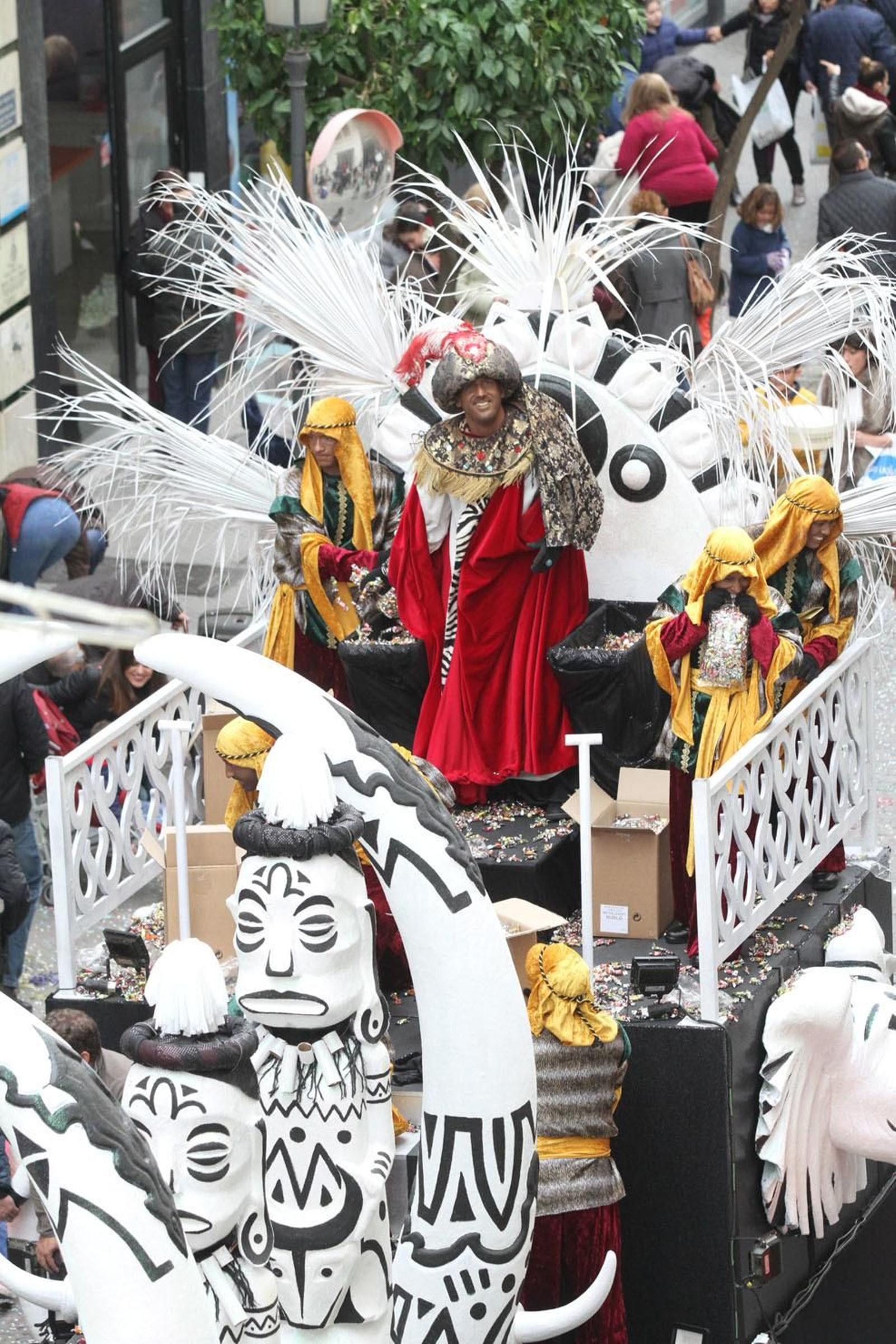 Cabalgata de los Reyes Magos 2018: Melchor, Gaspar y Baltazar adelantan su salida para llenar de ilusión las calles de Huelva