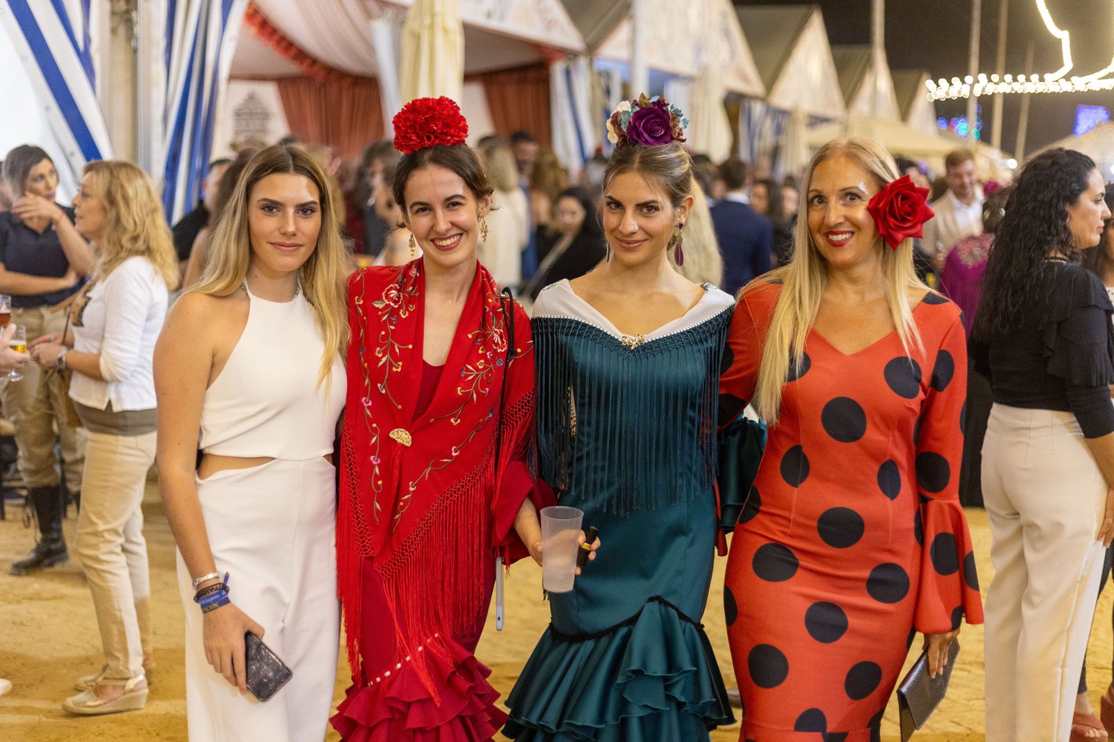 Feria del Caballo 2023: Imágenes del ambiente en la noche del sábado