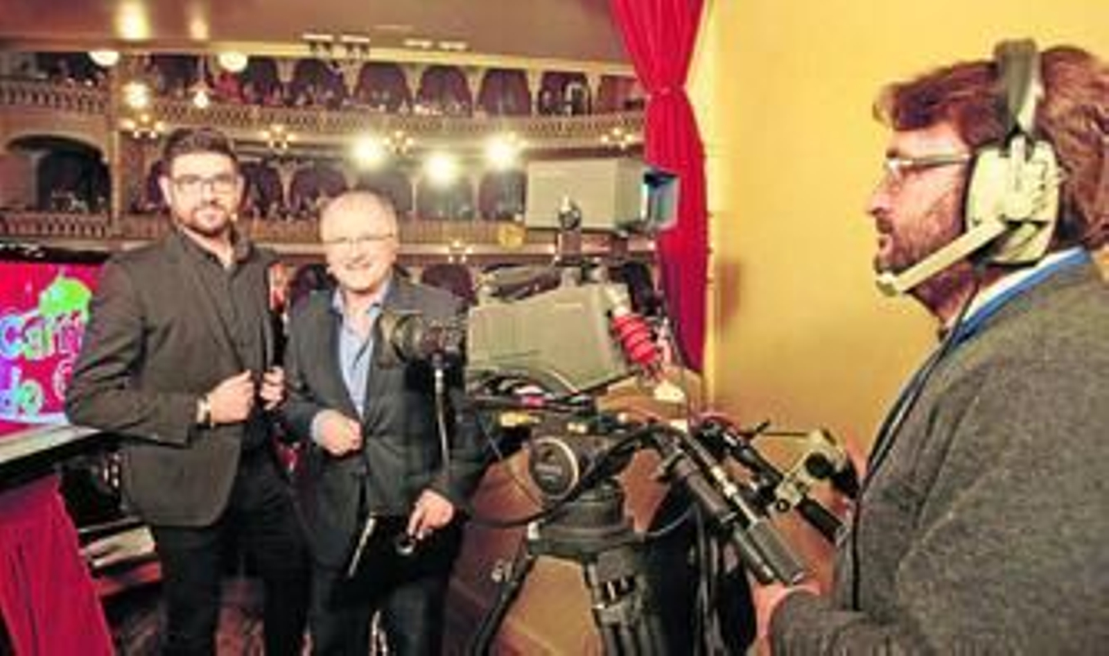 Manu Sánchez y Manolo Casal en el palco de Canal Sur durante la retransmisión del COAC 2014.