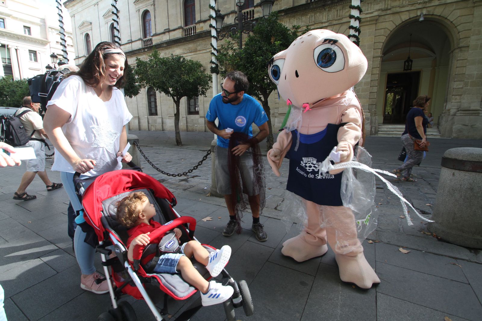 La tortuga Chelo del Acuario de Sevilla da comienzo a una acción de concienciación para difundir la cultura oceánica
